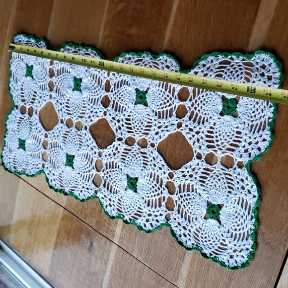 Handmade doili table runner - Picture 3 of 5